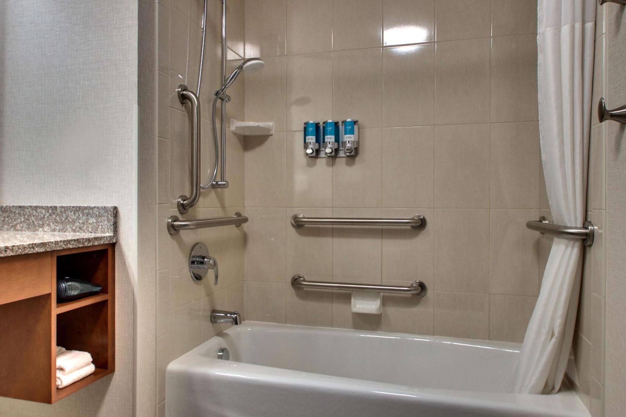 Drury & Iowa Hotel 3*